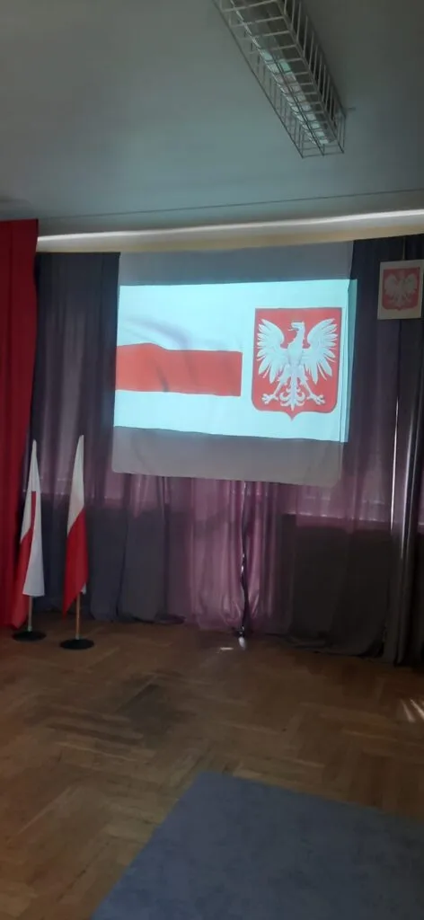 “Przeszłość uczy teraźniejszości, by budować lepszą przyszłość”.