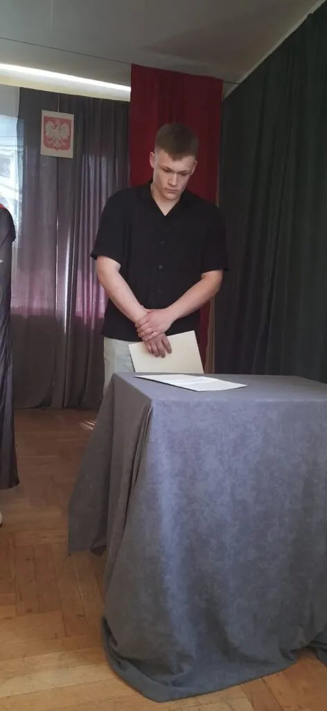 “Przeszłość uczy teraźniejszości, by budować lepszą przyszłość”.