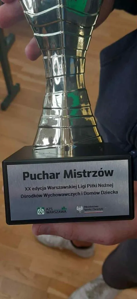 Uczniowie na zawodach sportowych
