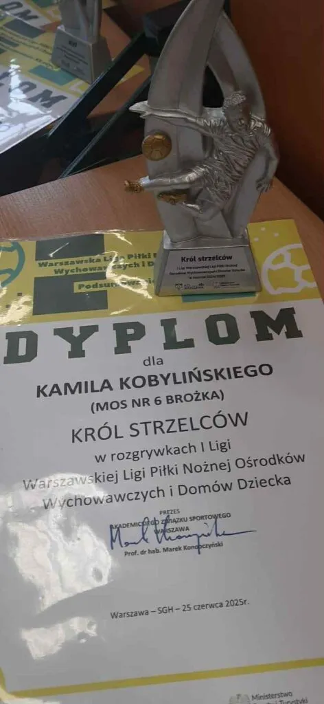 Uczniowie na zawodach sportowych